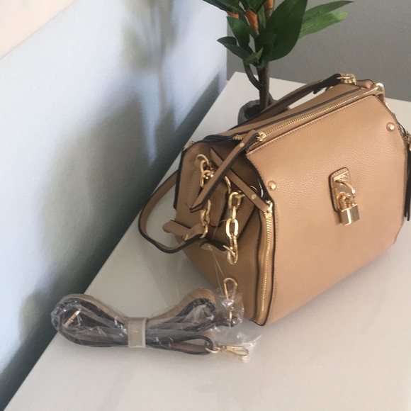 Handbags - Picture 3 of 3